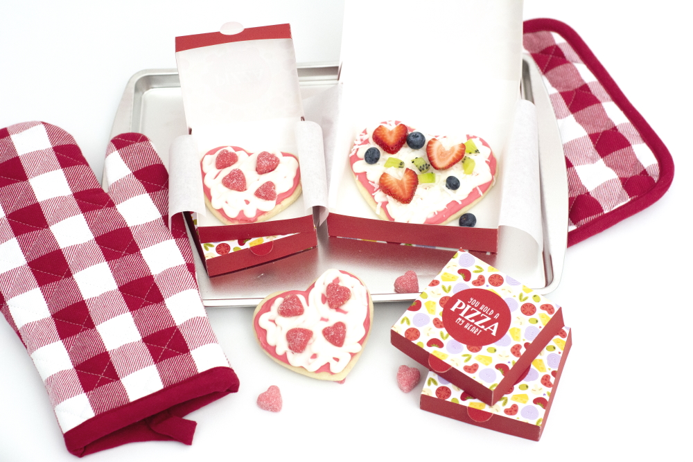 This Party Pack is a “You Hold a Pizza My Heart” pizza party that’s perfect for Valentine’s Day. A collection of crafts, activities, and games make up this You Hold a Pizza My Heart Party Pack.